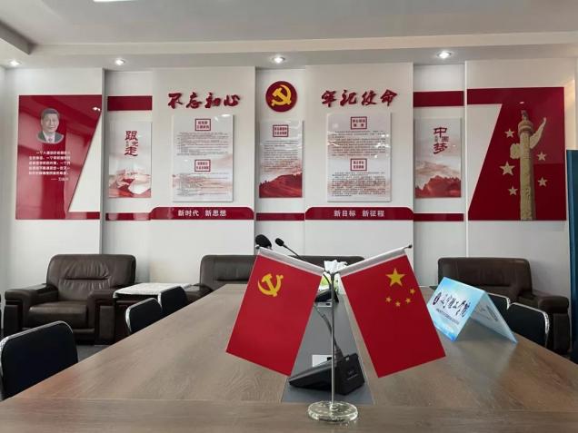 “打造黨建新陣地”——遼寧理工學(xué)院 黨員活動室舊貌換新顏
