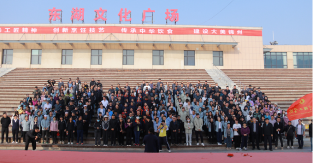 主題教育進行時|追尋總書記足跡 以學促干強擔當—校工會組織開展東湖森林公園健步行活動