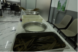 情濃六月天 歡樂度端午|學校食堂組織“粽葉飄香、情滿理工”包粽子活動