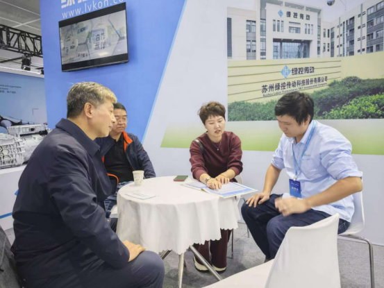 我校前往蘇州、鹽城汽車企業(yè)調(diào)研拓崗，為新能源智能汽車產(chǎn)業(yè)發(fā)展與學(xué)生就業(yè)注入新動力