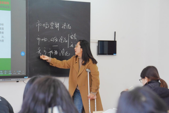 師之典范|肖灑：以杖為階丈量育人之路 用創(chuàng)新之翼托舉青春夢(mèng)想