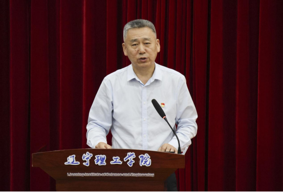 學(xué)校召開深入貫徹中央八項(xiàng)規(guī)定精神學(xué)習(xí)教育警示教育會