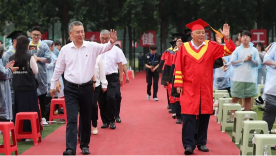 乘風(fēng)而熠 共赴山海|遼寧理工學(xué)院舉行2025屆畢業(yè)典禮暨學(xué)位授予儀式